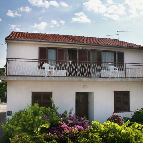 Apartament 5-osobowy z balkonem z 2 pomieszczeniami sypialnianymi A-5093-b