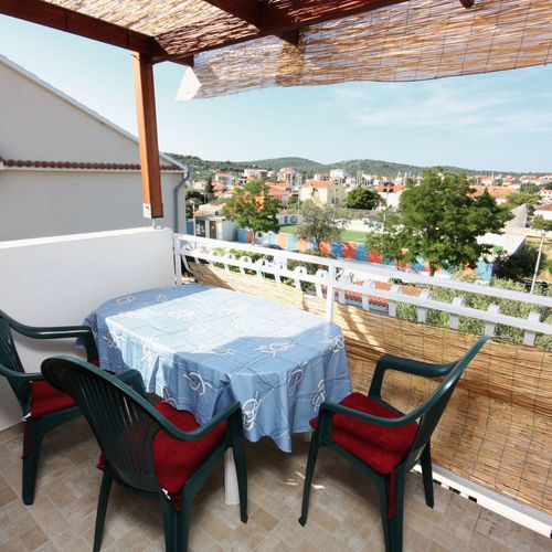 Apartament 4-osobowy z klimatyzacją z tarasem z 2 pomieszczeniami sypialnianymi A-5109-a