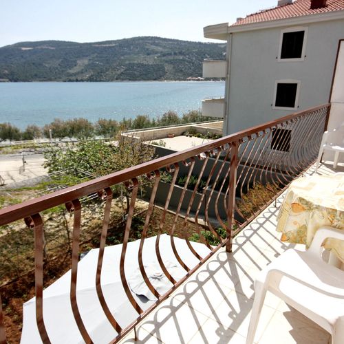 Apartament cu aer condiționat cu vedere spre mare cu 2 camere pentru 4 pers. A-6116-d
