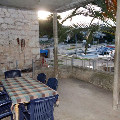 Apartament cu terasă cu vedere spre mare cu 4 camere pentru 8 pers. A-5945-a