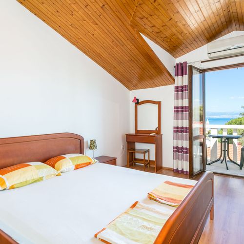 Apartament cu aer condiționat cu vedere spre mare cu 3 camere pentru 8 pers. A-5670-a