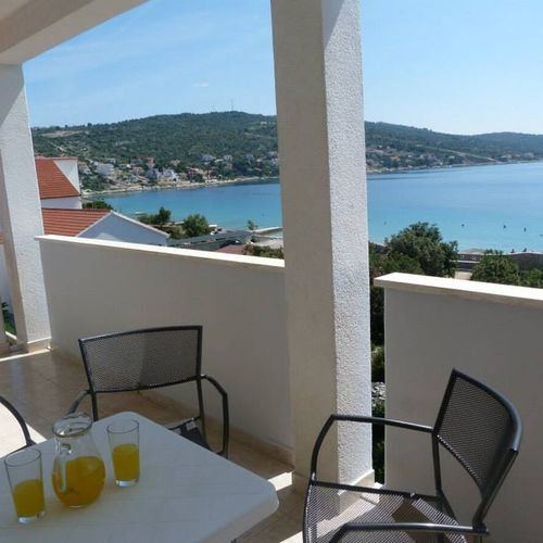 Apartament cu aer condiționat cu vedere spre mare cu 1 camera pentru 4 pers. A-6024-b