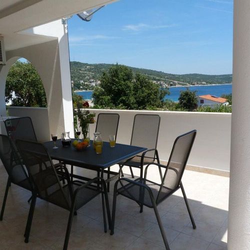 Apartament cu aer condiționat cu vedere spre mare cu 2 camere pentru 6 pers. A-6024-f