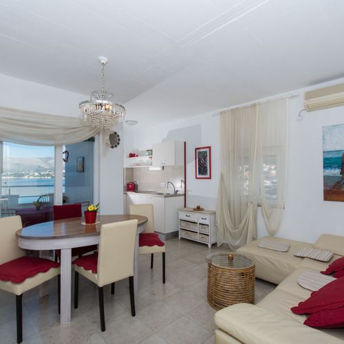 Apartament cu aer condiționat cu terasă cu 2 camere pentru 5 pers. A-459-b