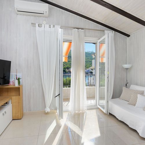 Apartament cu aer condiționat cu terasă cu 2 camere pentru 6 pers. A-10366-a