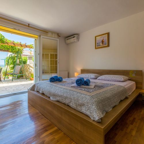 Apartament 3-osobowy z klimatyzacją z tarasem z 2 pomieszczeniami sypialnianymi A-5585-a