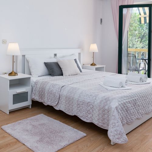 Apartament 2-osobowy z klimatyzacją z balkonem z 1 pomieszczeniem sypialnianym AS-5585-b