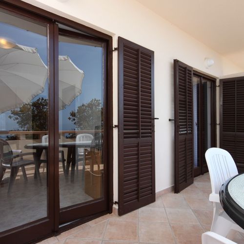 Apartament 6-osobowy z klimatyzacją z widokiem na morze z 2 pomieszczeniami sypialnianymi A-6275-a