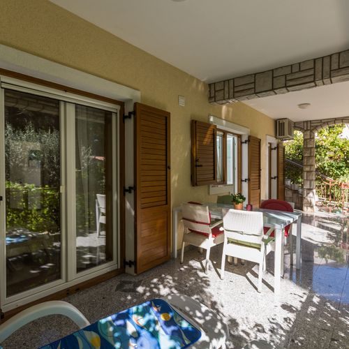 Apartament cu aer condiționat cu terasă cu 2 camere pentru 4 pers. A-2216-a