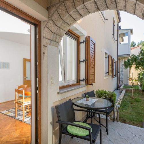 Apartament cu aer condiționat cu terasă cu 1 camera pentru 2 pers. A-2216-b