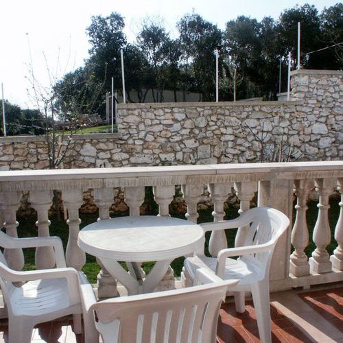 Apartament 6-osobowy z klimatyzacją z tarasem z 2 pomieszczeniami sypialnianymi A-3007-b