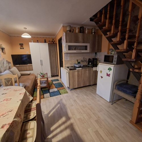 Apartament întreaga unitate b pentru 6 pers. (se inchirieaza doar integral)