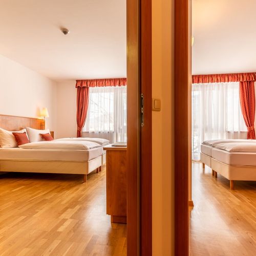 Apartament 4-osobowy Przyjazny podróżom rodzinnym z balkonem z 2 pomieszczeniami sypialnianymi