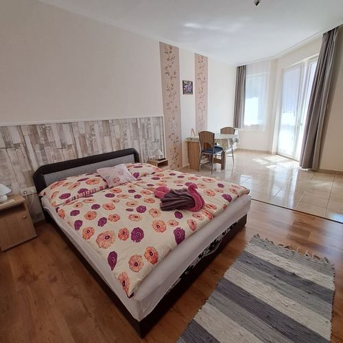 Apartament cu aer condiționat cu terasă cu 1 camera pentru 2 pers.