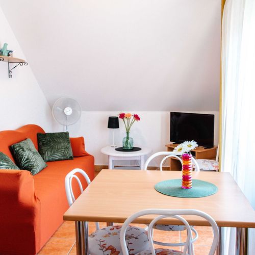 Apartament standard Plus cu balcon cu 2 camere pentru 4 pers.