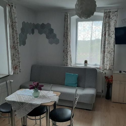 Pokój 4-osobowy Komfort z widokiem na ogród
