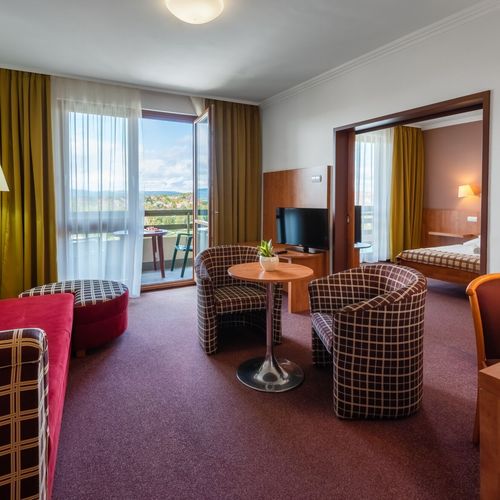 Apartament 3-osobowy Junior z klimatyzacją z 2 pomieszczeniami sypialnianymi