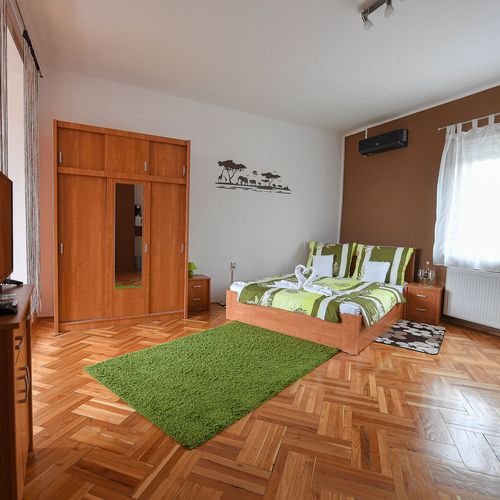 Apartament exclusive grand cu 1 camera pentru 4 pers.