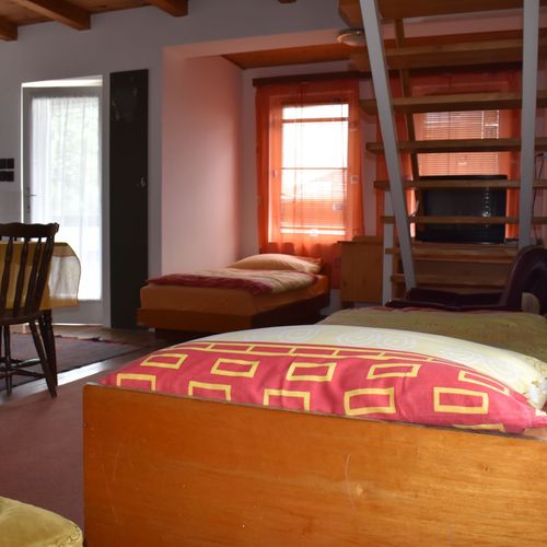 Casă de vacanță întreaga unitate cu aer condiționat pentru 8 pers. (se inchirieaza doar integral)