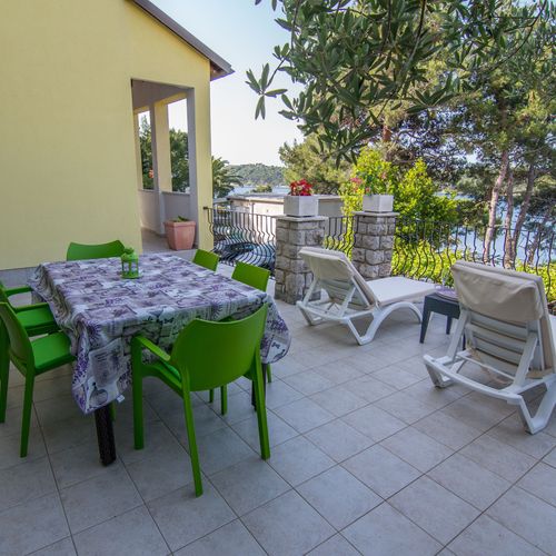 Apartament cu aer condiționat cu vedere spre mare cu 2 camere pentru 5 pers. A-8093-a