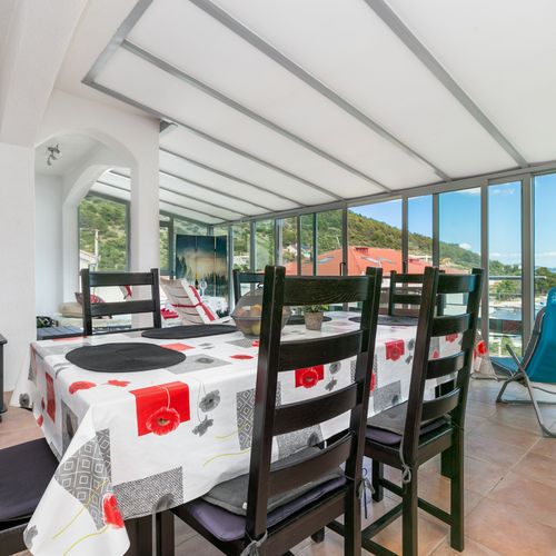 Apartman s klimatizací pro 5 os. se 2 ložnicemi s výhledem na moře A-14191-a