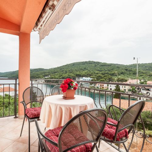 Apartament cu aer condiționat cu vedere spre mare cu 2 camere pentru 6 pers. A-8124-a