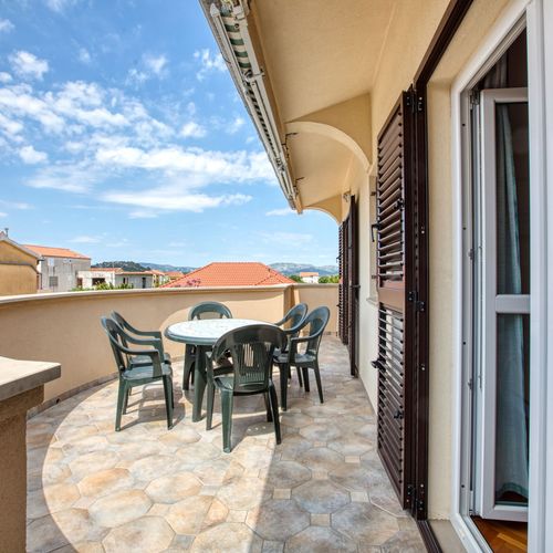 Apartament 6-osobowy z klimatyzacją z tarasem z 2 pomieszczeniami sypialnianymi A-5088-a