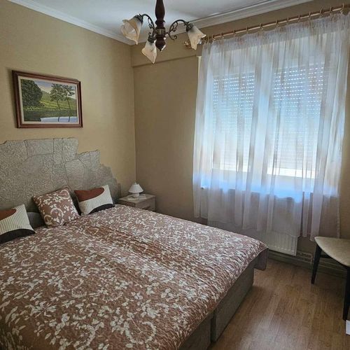 Casă de vacanță familial(ă) întreaga unitate pentru 6 pers. (se inchirieaza doar integral) (se poate solicita pat suplimentar)