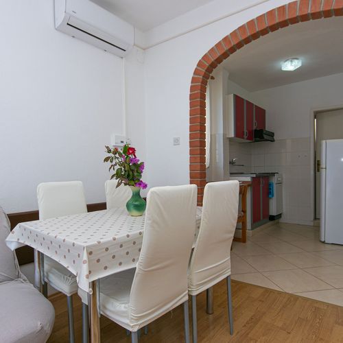 Apartament cu aer condiționat cu balcon cu 1 camera pentru 4 pers. A-5198-b