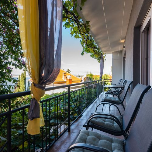 Apartament cu aer condiționat cu balcon cu 2 camere pentru 6 pers. A-2376-b
