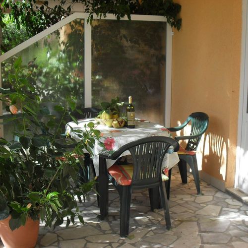 Apartament 3-osobowy z klimatyzacją z tarasem z 1 pomieszczeniem sypialnianym AS-648-c