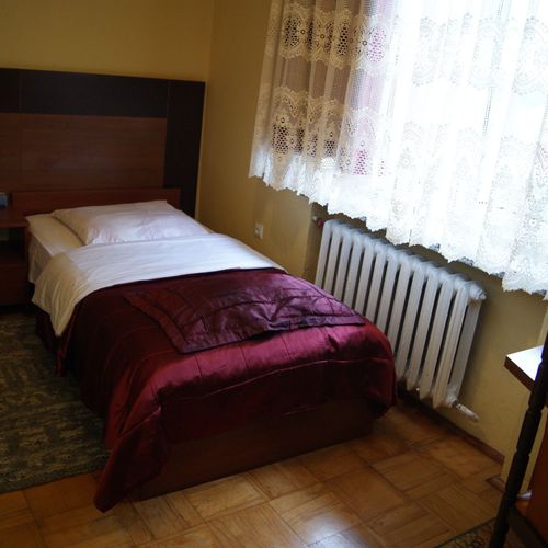Camera single la etaj cu bucătărie comună