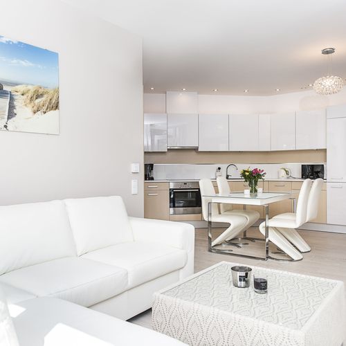 Apartament 4-osobowy z balkonem z widokiem na las z 2 pomieszczeniami sypialnianymi