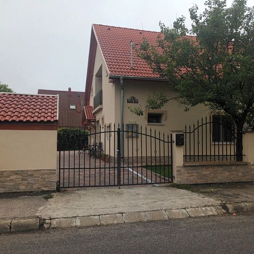 Apartament grand la etaj cu 5 camere pentru 14 pers. (se poate solicita pat suplimentar)