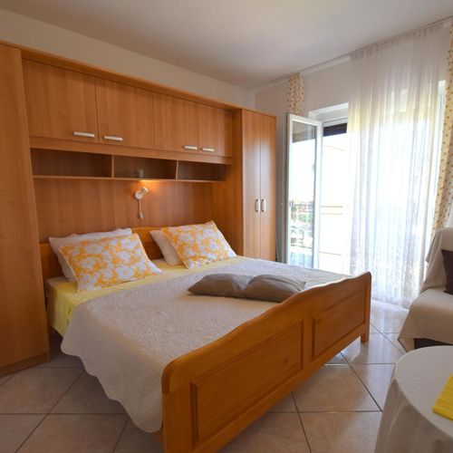 Apartament cu balcon b cu 1 camera pentru 2 pers.