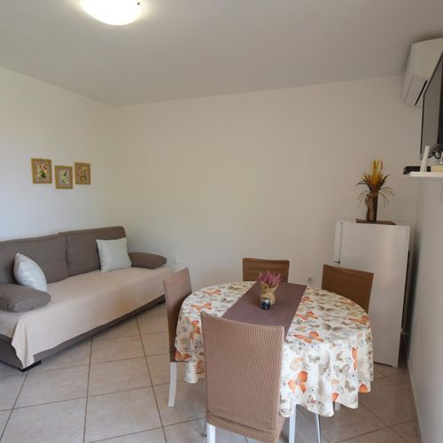 Apartament cu aer condiționat cu duș cu 2 camere pentru 3 pers.