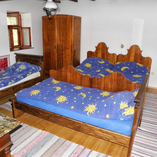 Apartament întreaga unitate cu vedere spre parc cu 5 camere pentru 14 pers. (se poate solicita pat suplimentar)