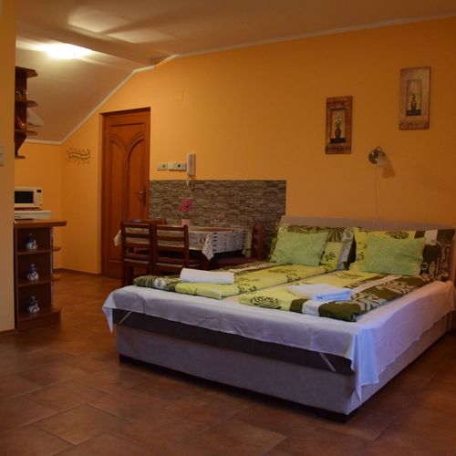 Apartament deluxe la etaj cu 1 camera pentru 4 pers.