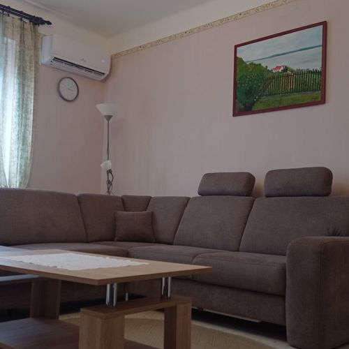 Apartament întreaga unitate cu vedere spre lac cu 3 camere pentru 6 pers.