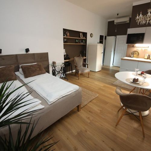 Apartament superior la etaj cu 1 camera pentru 2 pers.