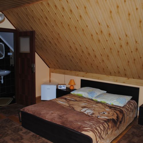Pokoj pro 3 os. s výhledem do zahrady na poschodí