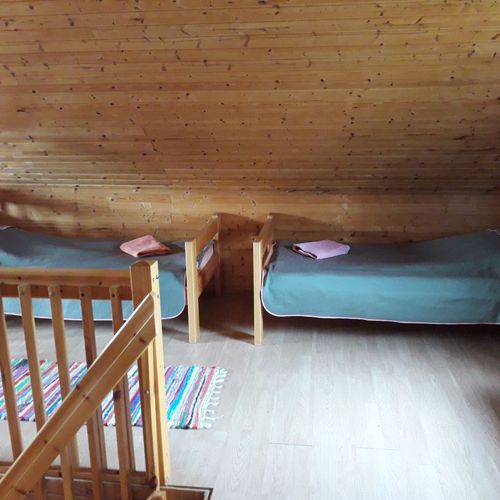 Cabană întreaga unitate cu vedere spre pădure pentru 6 pers. (se inchirieaza doar integral)