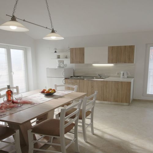 Apartman s klimatizací pro 4 os. se 2 ložnicemi na poschodí