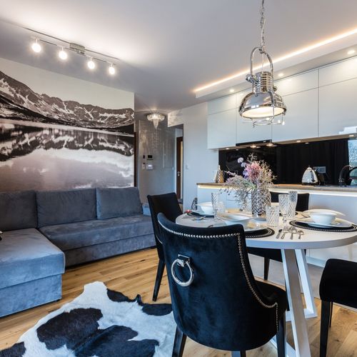 Apartament la etaj cu vedere spre curte cu 2 camere pentru 4 pers.