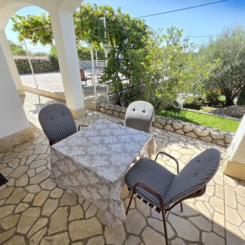 Apartament la parter a cu 1 camera pentru 2 pers. (se poate solicita pat suplimentar)