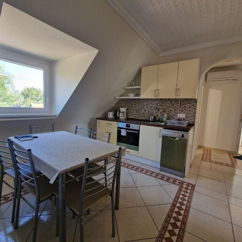 Apartament cu aer condiționat cu cadă cu 2 camere pentru 6 pers.