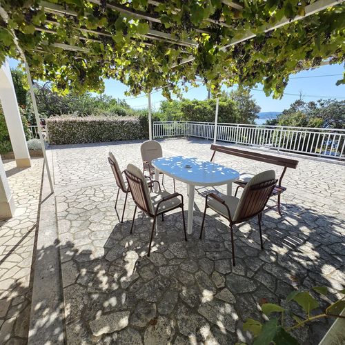 Apartament la parter b cu 2 camere pentru 5 pers.