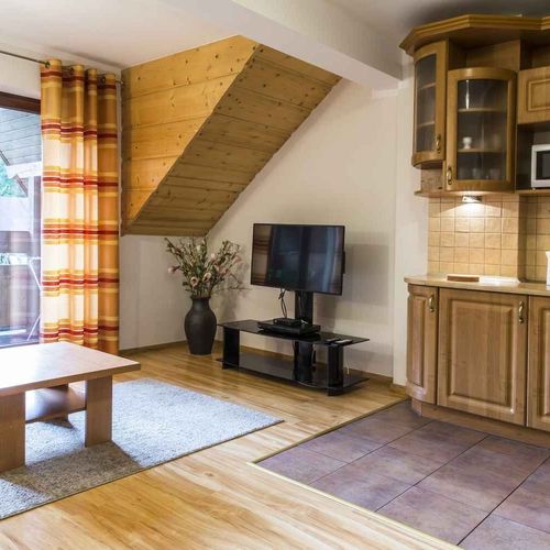 Apartament cu balcon cu vedere spre munte cu 2 camere pentru 4 pers.