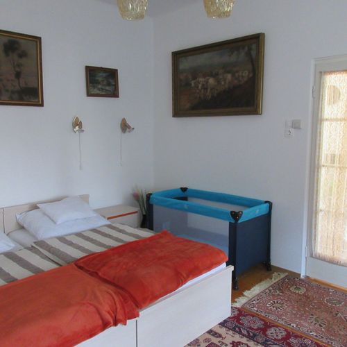Apartament întreaga unitate cu vedere spre grădină cu 1 camera pentru 3 pers.