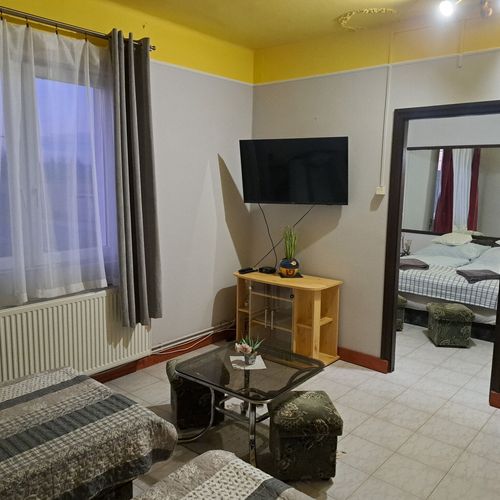 Camera cvadrupla familial(ă) cu duș